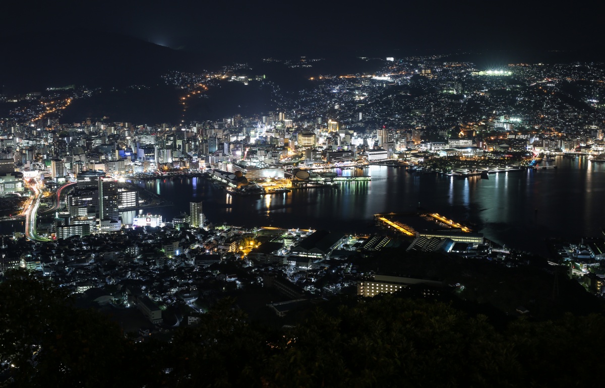 黑画布上的珍珠 长崎夜景