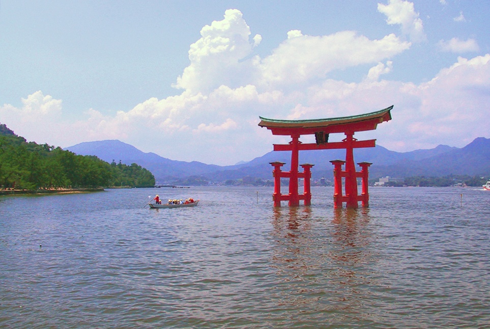 3. Itsukushima Torii Gate (Hiroshima)