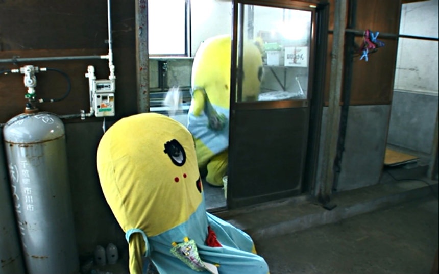 Funassyi Shares the Joy of Toilet Cleaning