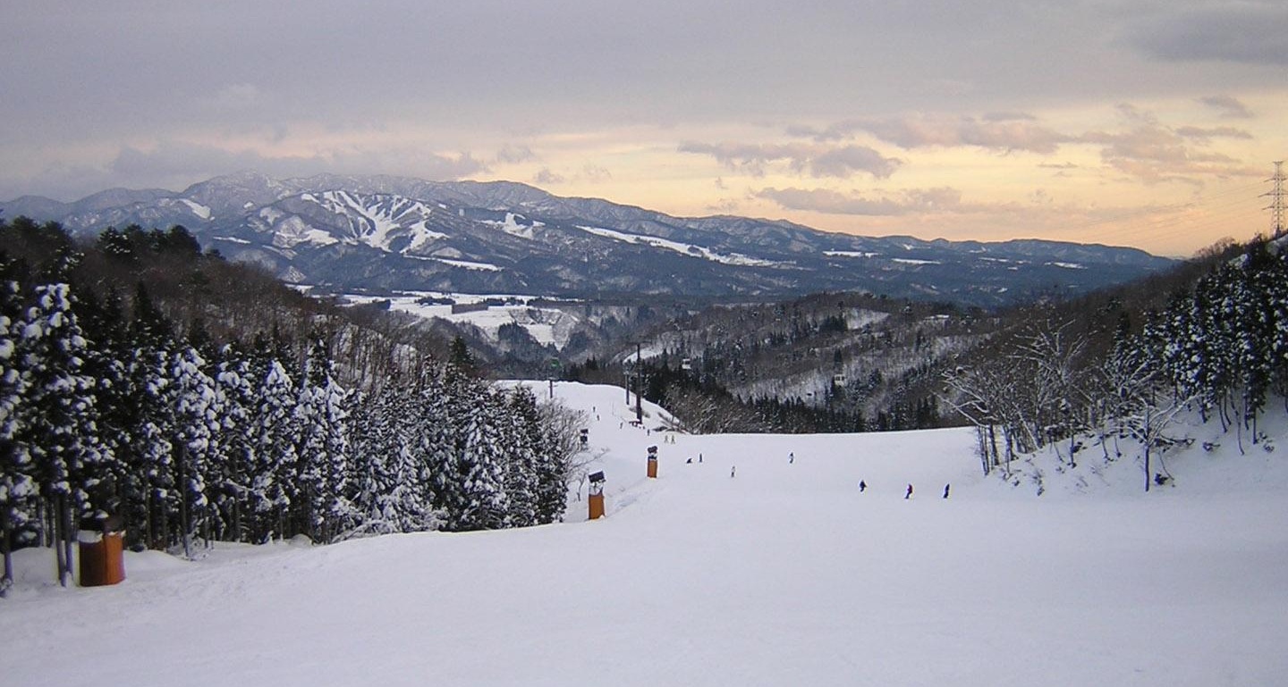 Gifu Ski & Snowboard Guide
