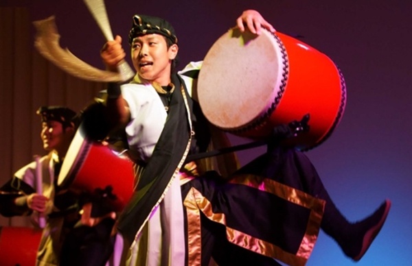 6. Okinawan Cuisine & Traditional Performances
