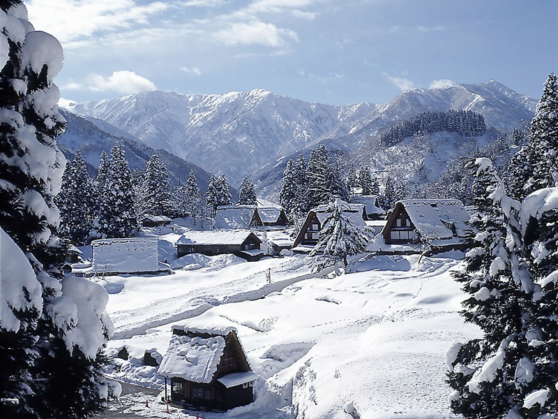 The Mountain Village Ainokura (Toyama)