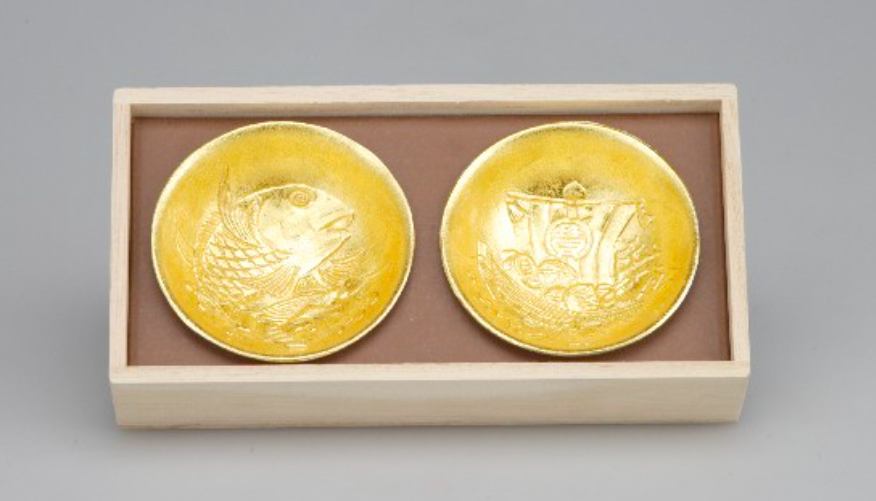 2. Nousaku Celebration Sake Cup Set (Gold)