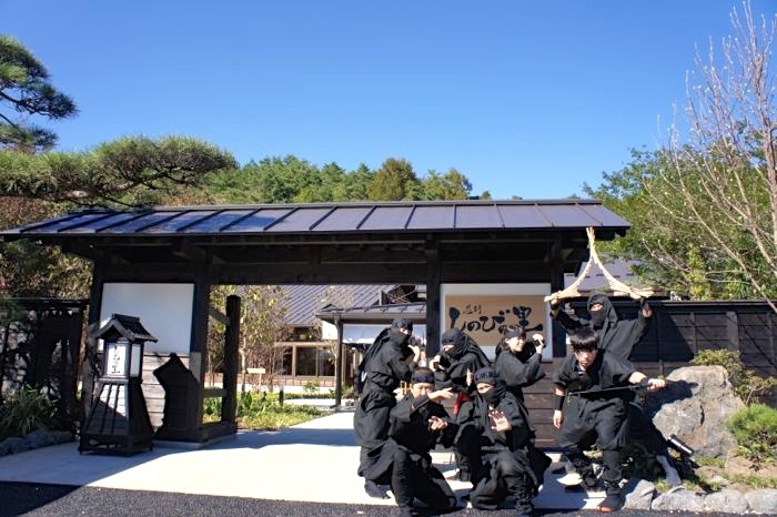 6. Oshino Shinobi no Sato จังหวัด Yamanashi