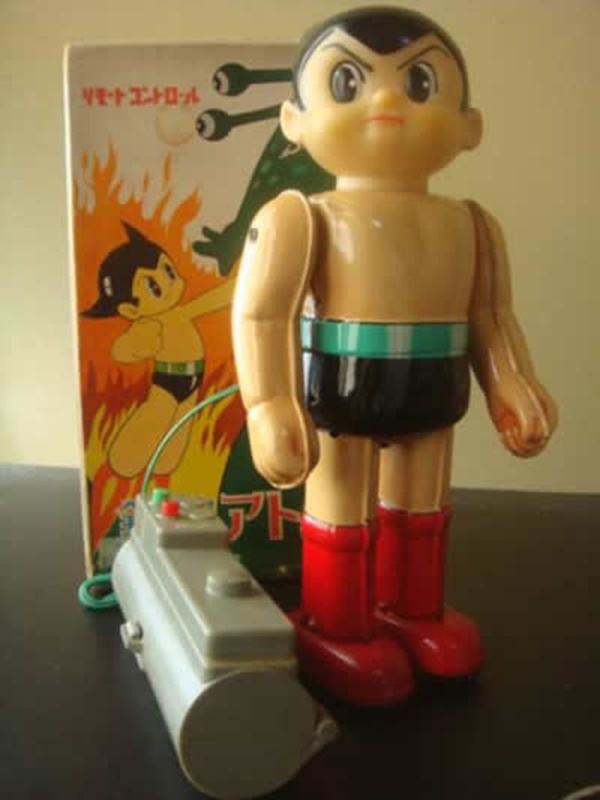 2. หุ่นบังคับ Astro Boy—961,000 เยน