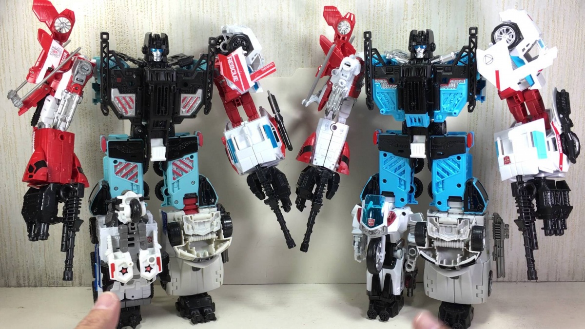 10b. Unite Warriors vs Combiner Wars (Protectobots & Combaticons)