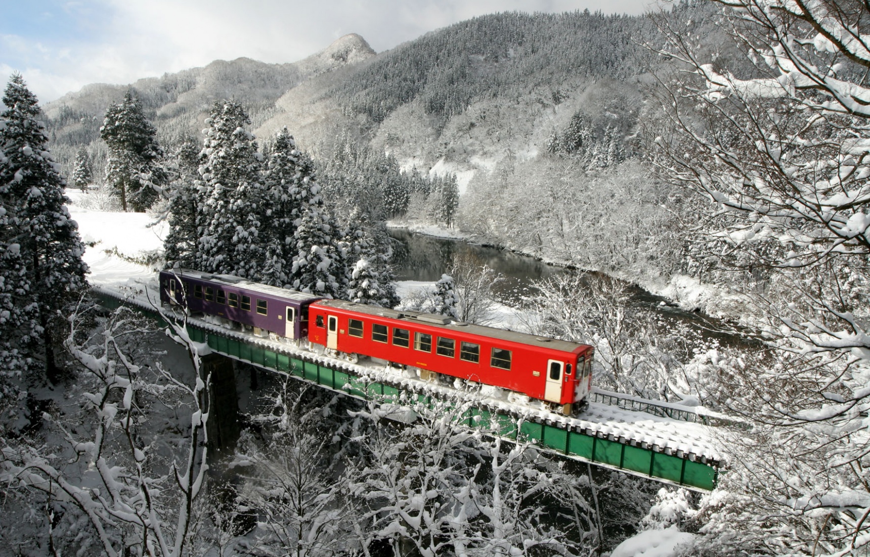 秋田内陆线：驶向冬日乐园的列车