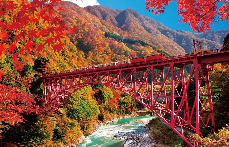10 Amazing Photos of Japanese Trains
