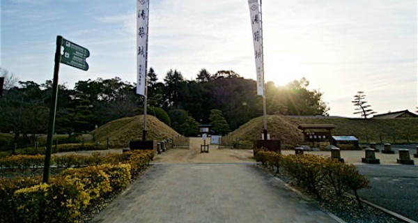 12. Yuzuki Castle (Matsuyama, Ehime, ☆☆)