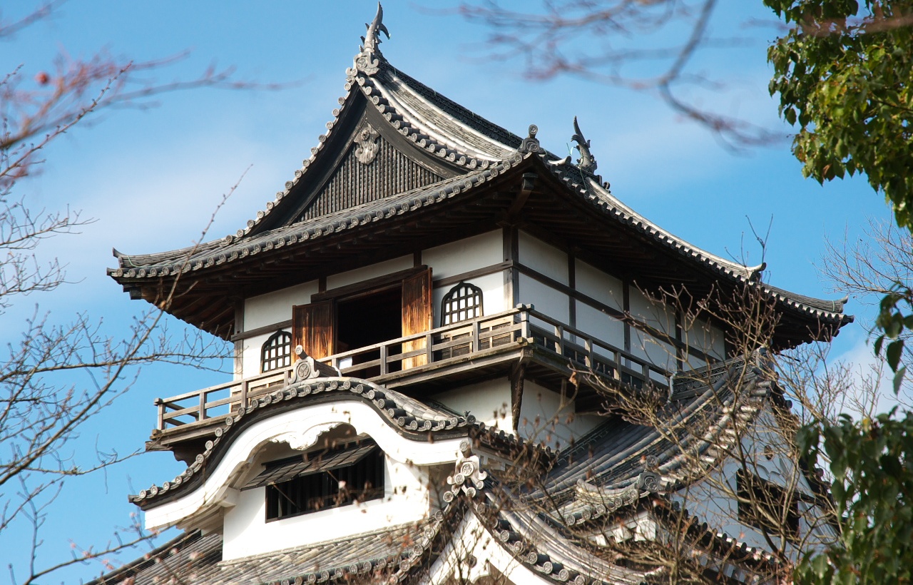 ปราสาท Inuyama : ปราการบนเนินเขา