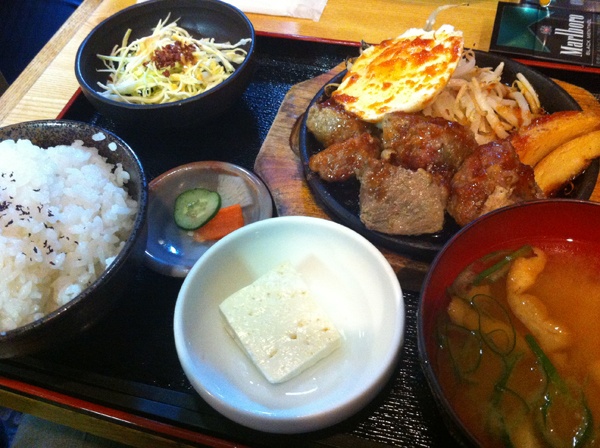 ร้านอาหารเซ็ทแบบญี่ปุ่น ราคาถูก อิ่มอร่อยง่ายๆ พร้อมเที่ยวชินจูกุต่อได้ทันทีกับสเต็กเนื้อ Kintaro