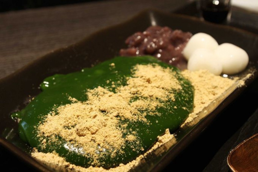 6. Amazing Matcha Warabi Mochi at Saryo Suisen