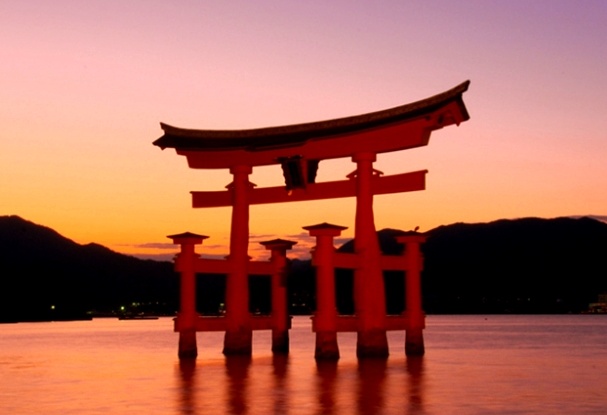 Itsukushima Shrine & Torii Gate at Dusk in Hiroshima
