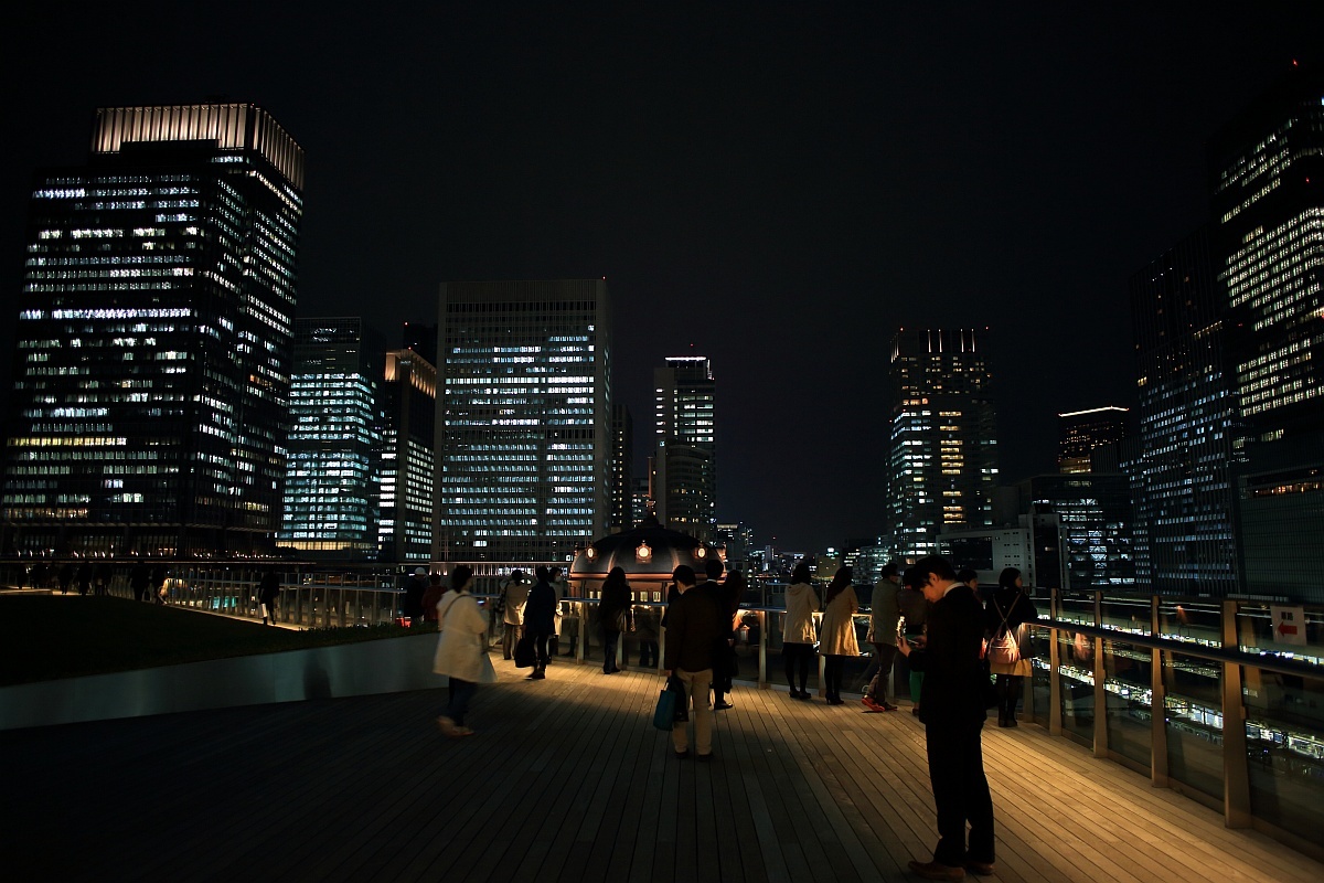 2. 俯瞰东京站的绝佳地点 — KITTE屋顶花园