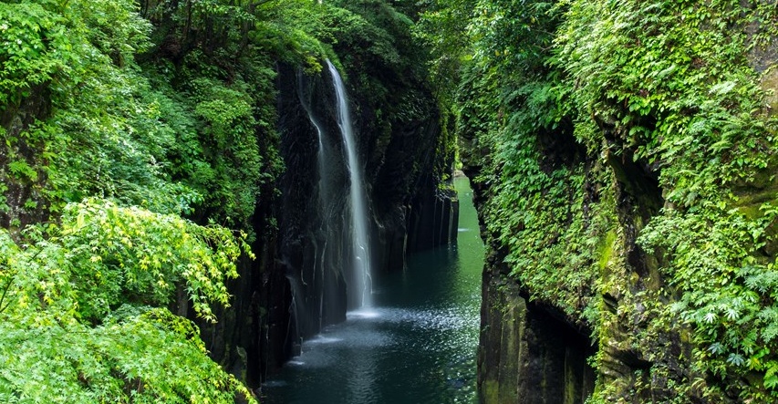 7. The Mysterious Takachiho Gorge & Manai-no-Taki Falls (Miyazaki)