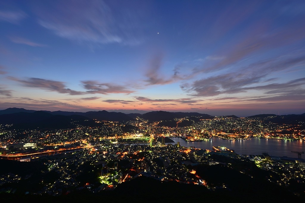 1. สุดยอดจุดชมวิวยามค่ำคืนของญี่ปุ่น บนภูเขา Inasa