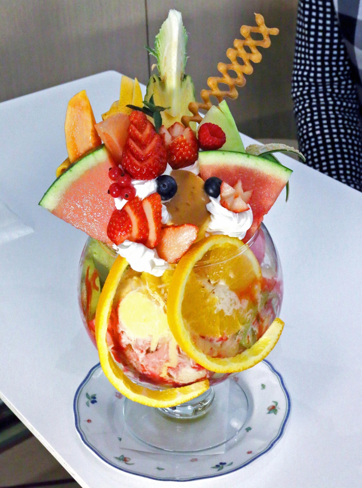 6. พาร์เฟ่ต์ผลไม้รวม ดูก็เพลิน กินก็อร่อย จาก Shibuya Nishimura Fruit Parlor