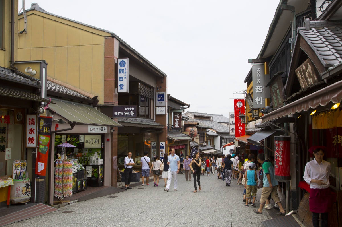 4. The Hillside Streets are Full of Great Shops & Restaurants