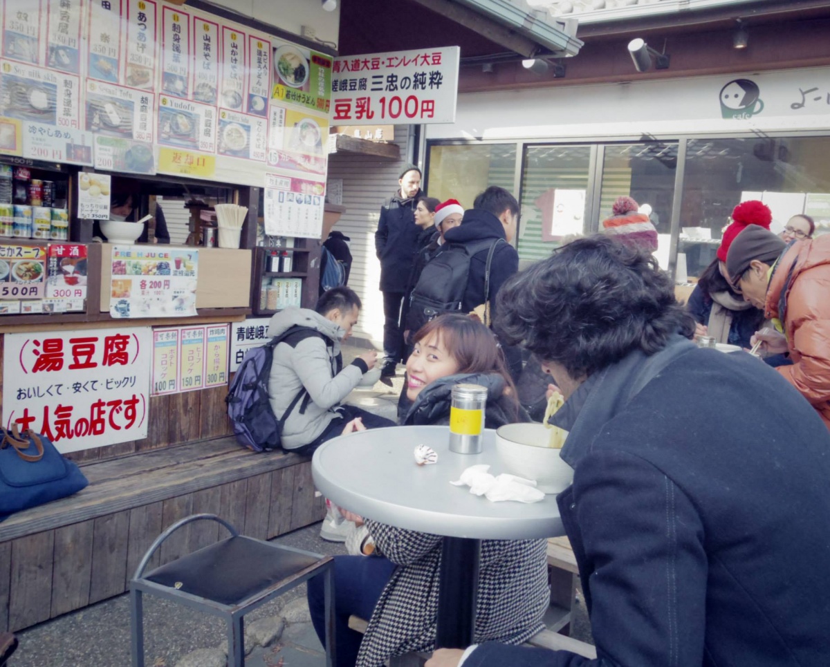 5. Try the ¥100 Street Food