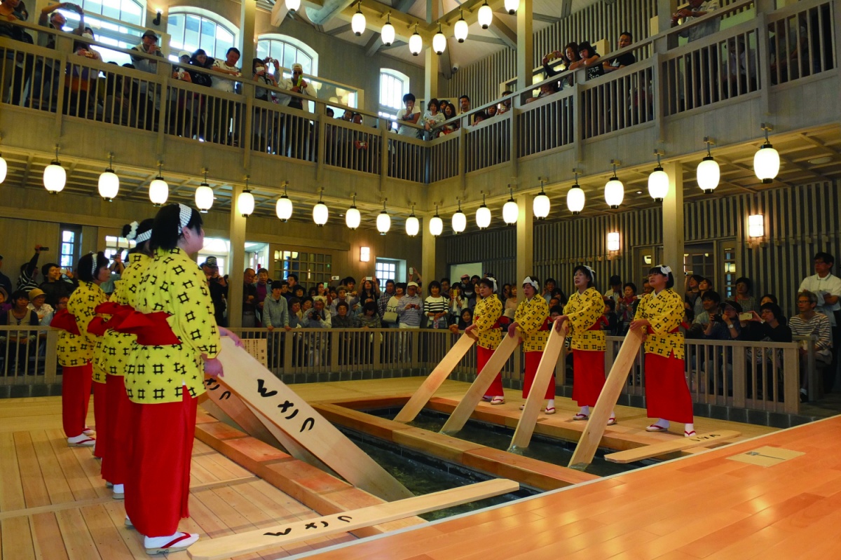 Yumomi at Kusatsu Onsen