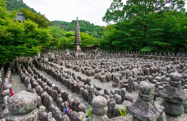 1. Adashino Nenbutsu-ji Temple (あだしの念仏寺)