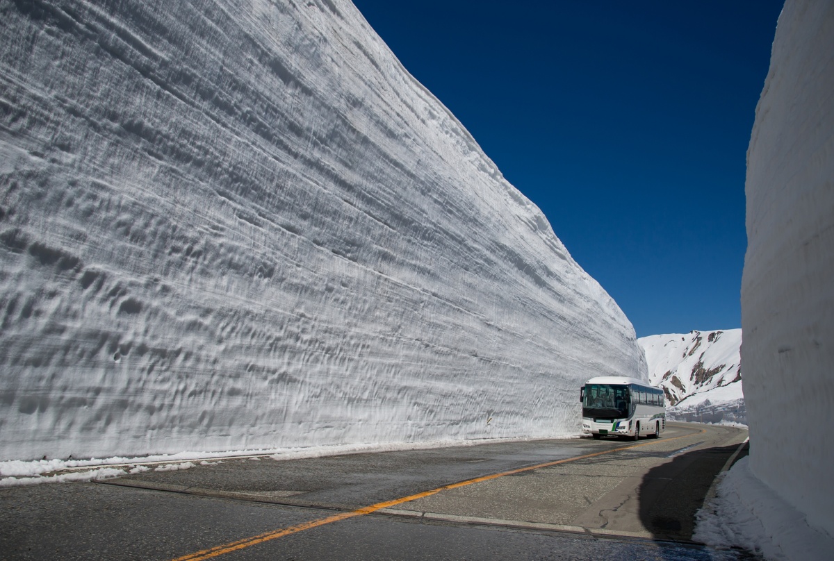5. Great Snow Wall (Toyama)