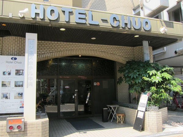 โรงแรมราคาถูกสุดๆ ใกล้นัมบะ เหมาะกับคนเที่ยวโอซาก้าด้วยตัวเอง ไม่มีห้องน้ำในตัว แต่มีออนเซ็นให้ด้วย