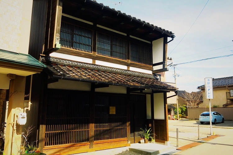 大正浪漫町屋「金澤ゲストハウス イーストマウンテン (Kanazawa Guest House East Mountain)」