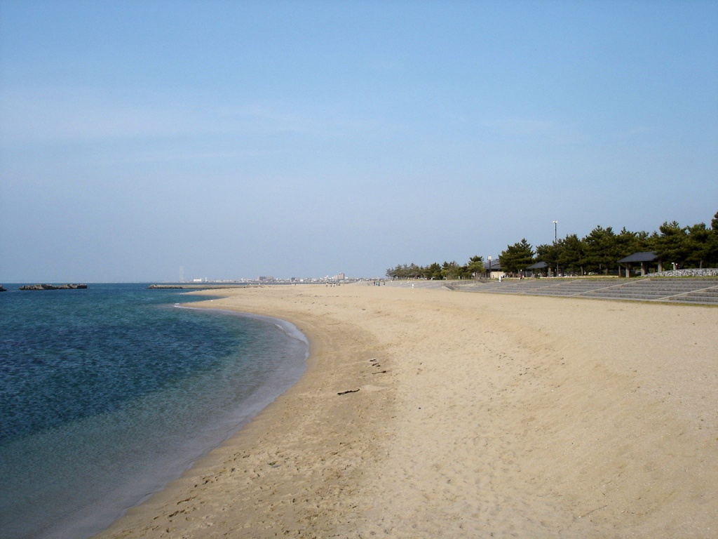 5. Hakotsukuri Beach