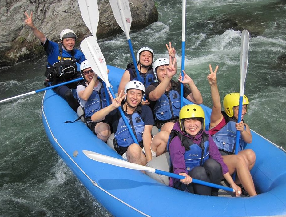 2. Raft Along the River (Okutama)