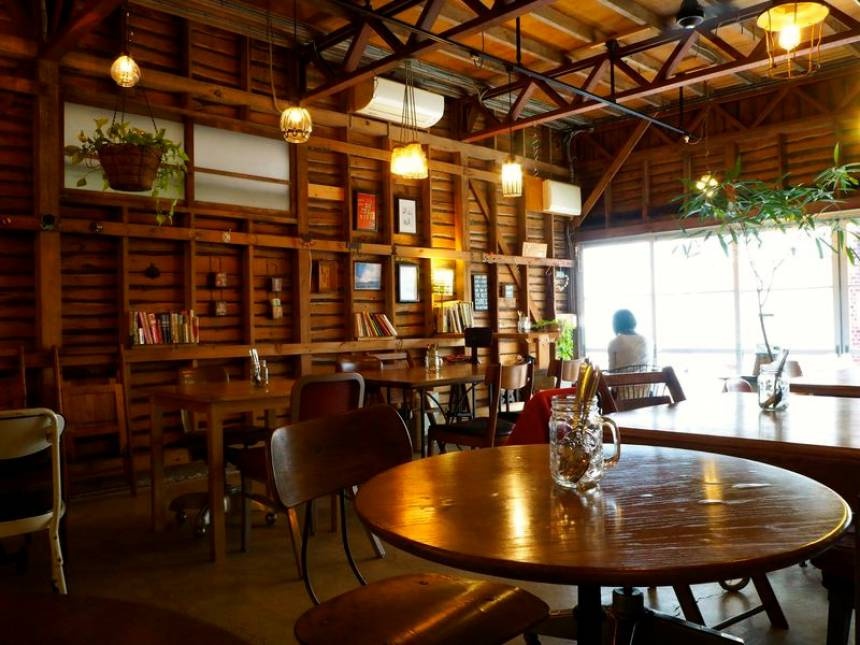 1. Tawaramachi, Asakusa: Iriya Plus Cafe