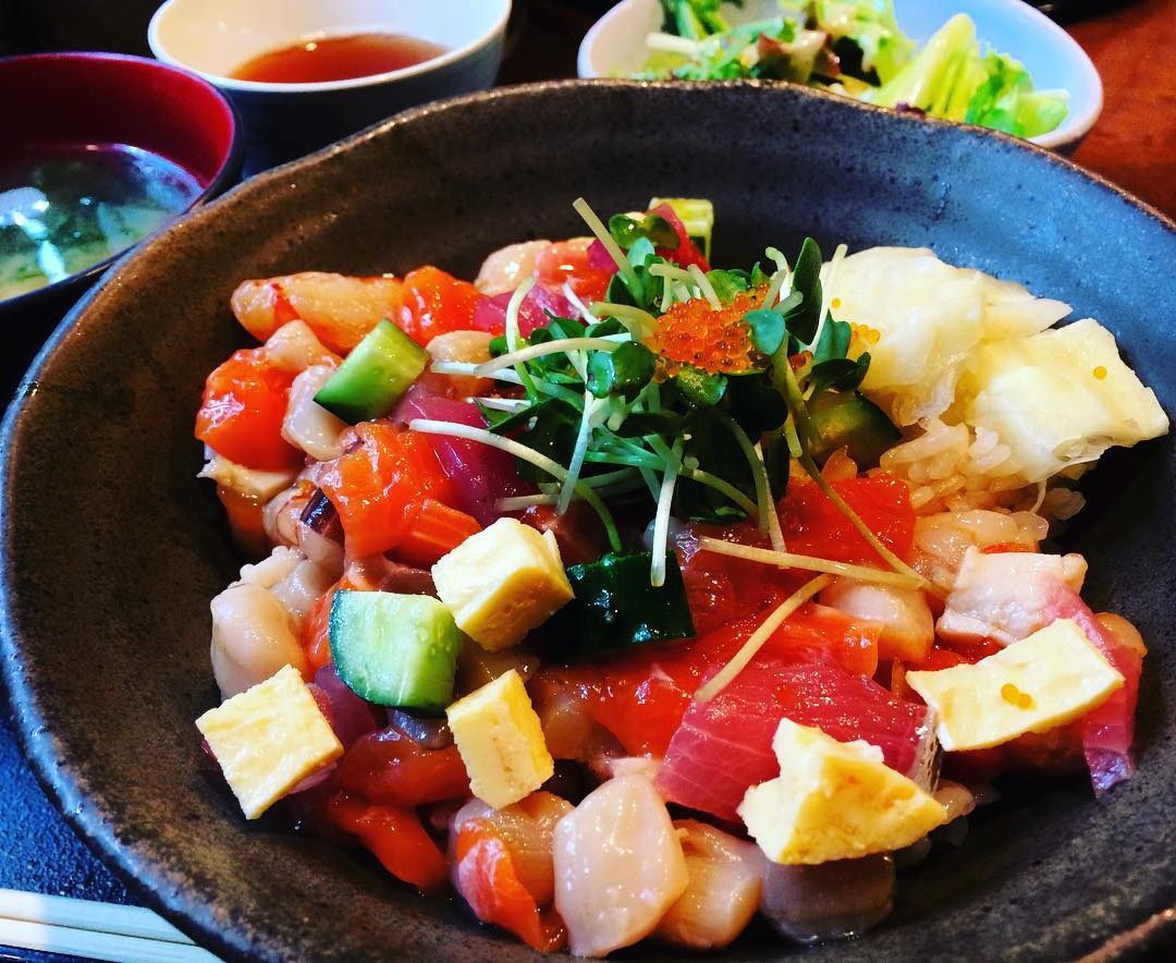 新宿午餐推荐3 — 经济实惠又美味的超值海鲜盖饭