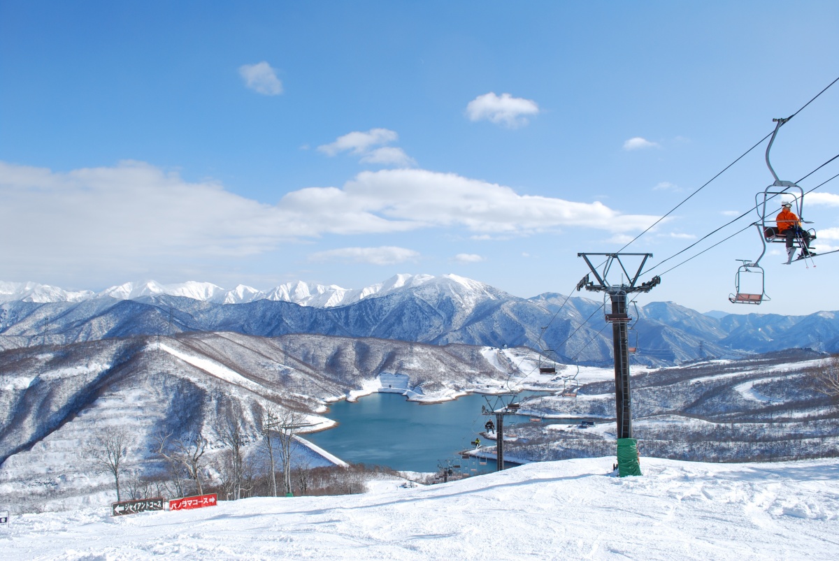 擁有三個滑坡雪道的大規模滑雪場【新潟】苗場山神樂滑雪場