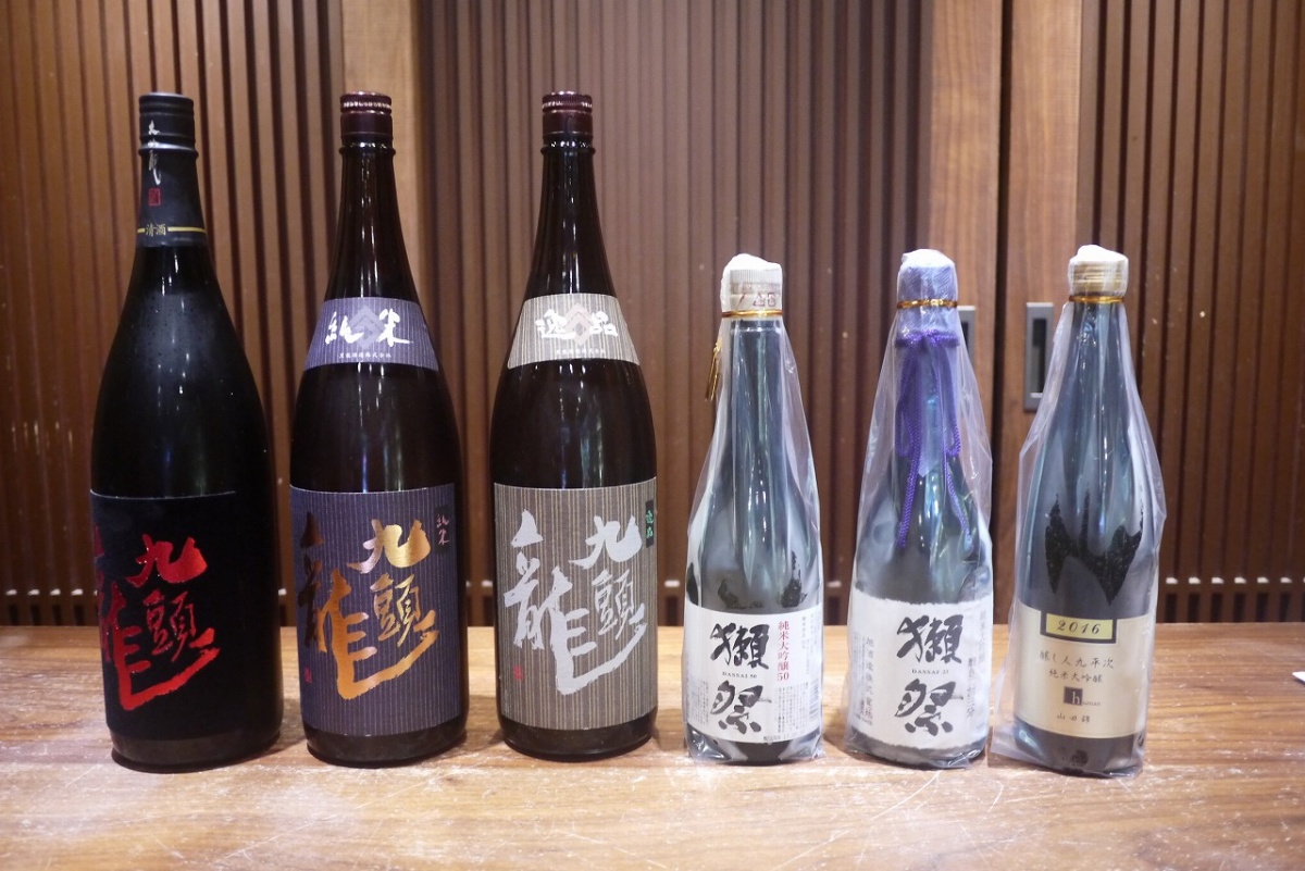 常備有100種以上的日本產酒類「SAKA.YA樂良久」