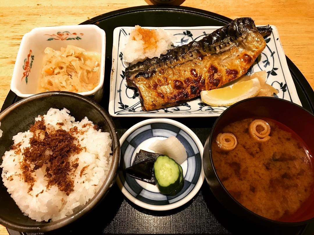 ■居酒屋氛圍十足的日式烤魚定食｜食彩 かどた（Kadota）