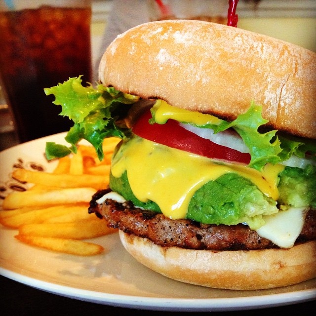 ■ 原宿异国美食推荐9：来自夏威夷汉堡大赏的第1名汉堡｜Teddy's Bigger Burgers