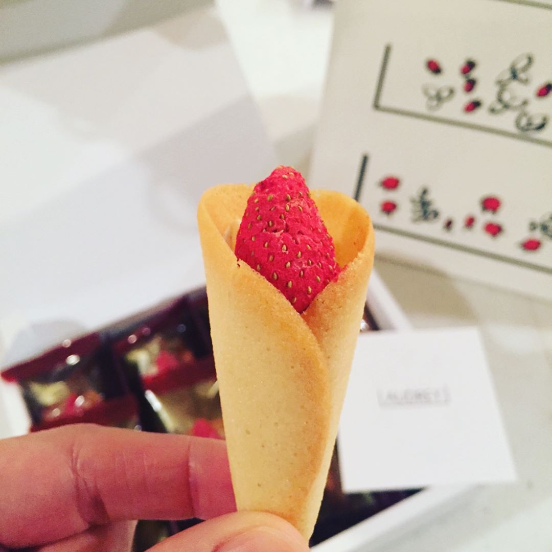 ■ 草莓花束饼干AUDREY奶油卷饼