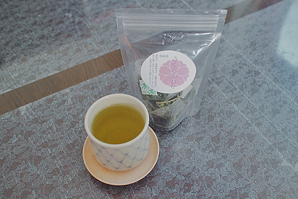 ชาเขียวกลิ่นซากุระ (桜煎茶)