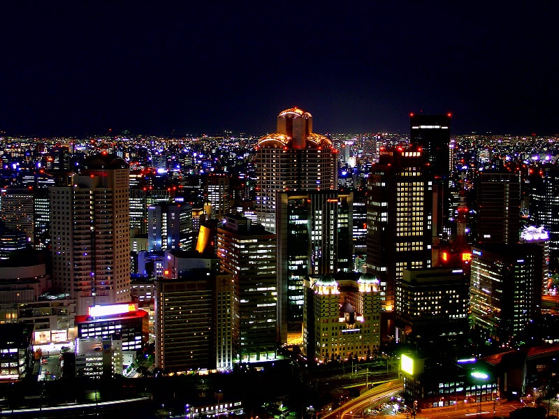 9.อาคารชมวิวอุเมดะสกาย (Umeda Sky Building) ชมวิวยามค่ำคืนของโอซาก้า