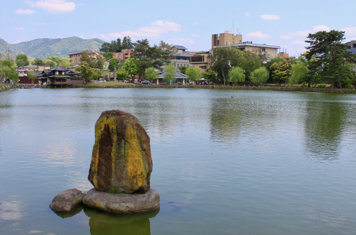 Monument of Kinugake Willow (きぬかけ柳の碑)