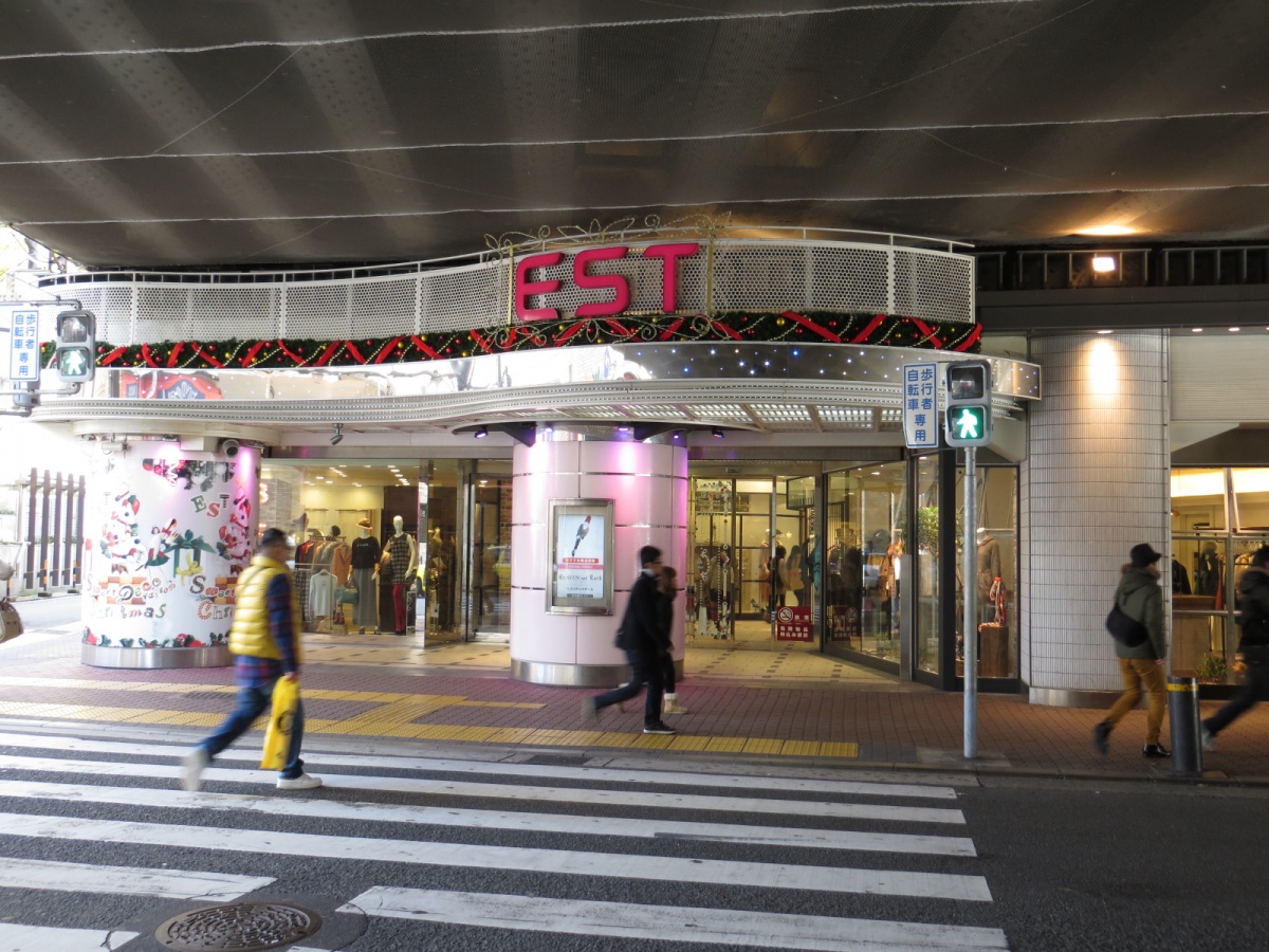 5. EST ย่านการค้าใต้ทางรถไฟสถานีโอซาก้า ที่มีร้านค้ามากกว่า 100 ร้าน