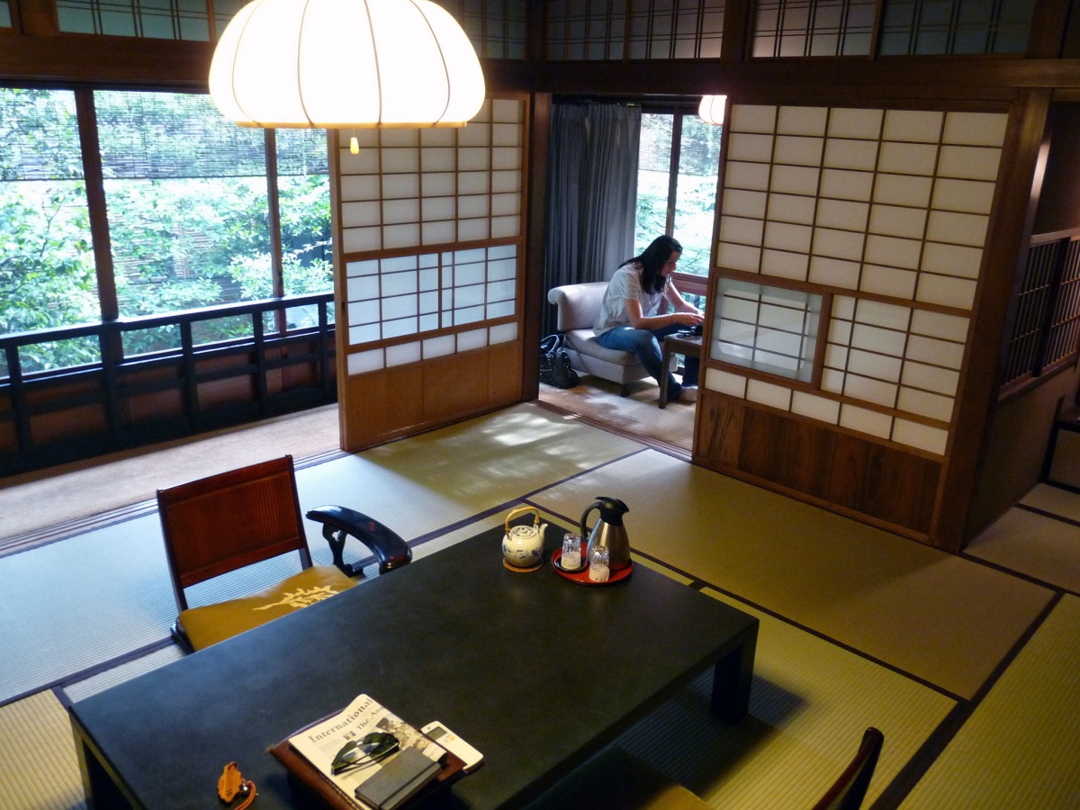 1. Ryokan (旅館）