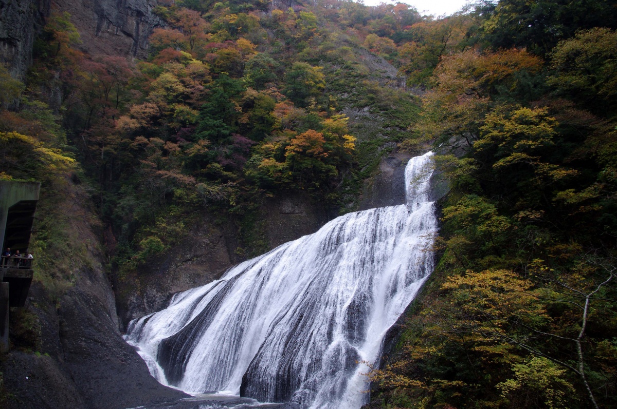 3. น้ำตกฟุคุโรดะ (Fukuroda Falls)
