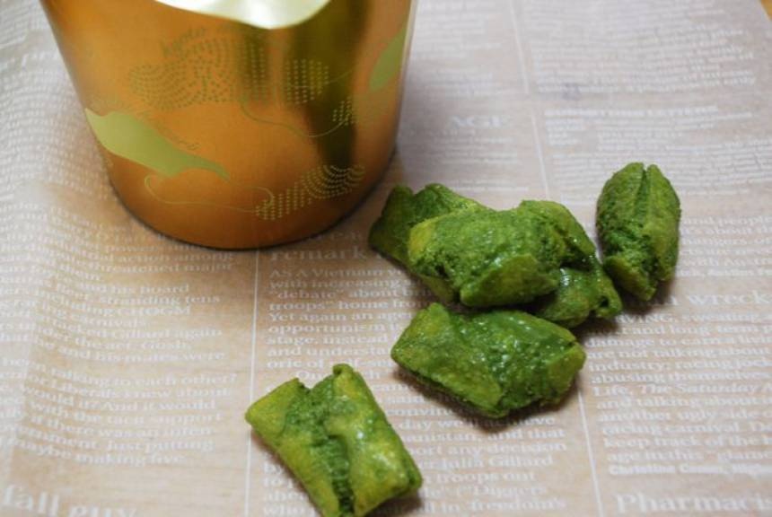 6. Aozashikarari Matcha Crackers