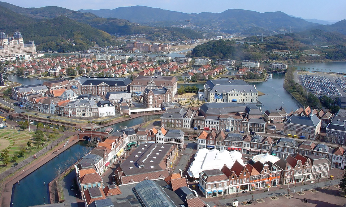 5. สวนสนุกเฮาส์เทนบอช (Huis Ten Bosch Theme Park)