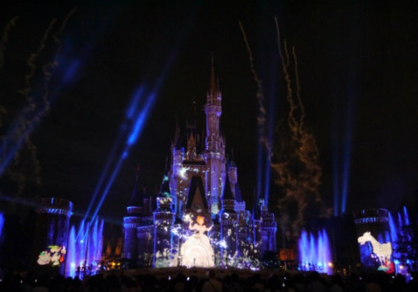 3. Tokyo Disneyland (Chiba)