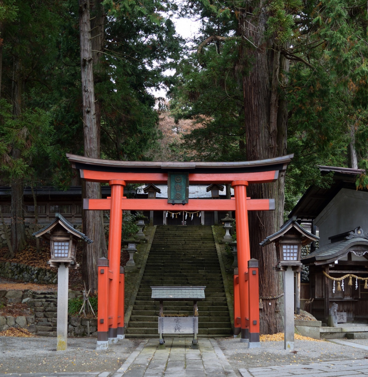 4. ศาลเจ้าฮิดะ-ซันโนกุ ฮิเอะ (Hida-sannogu Hie Shrine) ในจังหวัดกิฟุ (Gifu) จากเรื่อง Your Name