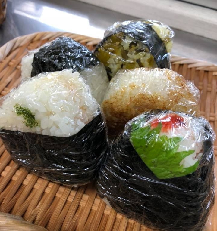 親民的米屋手作飯糰｜米屋のおむすび 飯塚精米店 (Komeya no Omusubi Iizukakometen)