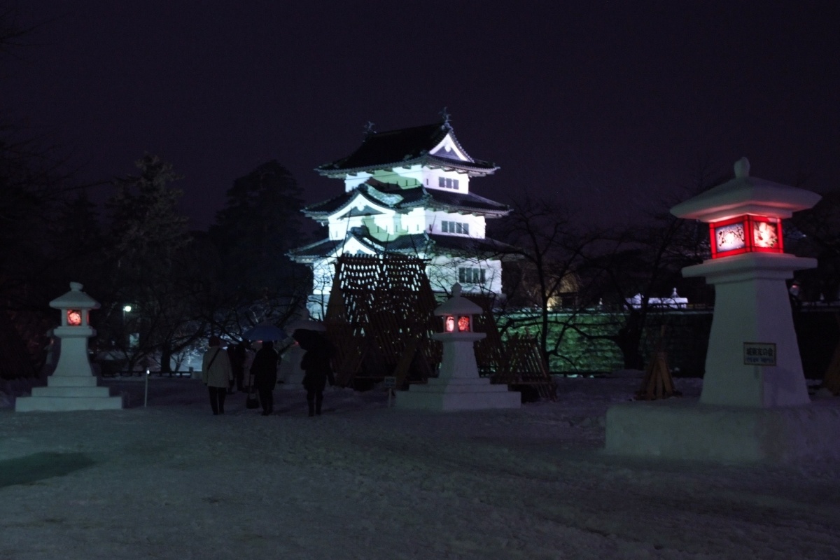 8. เทศกาลโคมไฟหิมะปราสาทฮิโรซากิ, อาโอโมริ (Hirosaki Castle Snow Lantern Festival, Aomori)