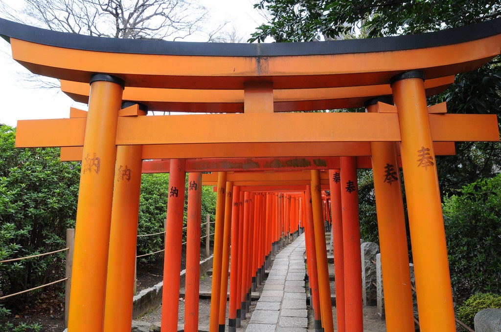 7. ศาลเจ้าเนซุ (Nezu Shrine)